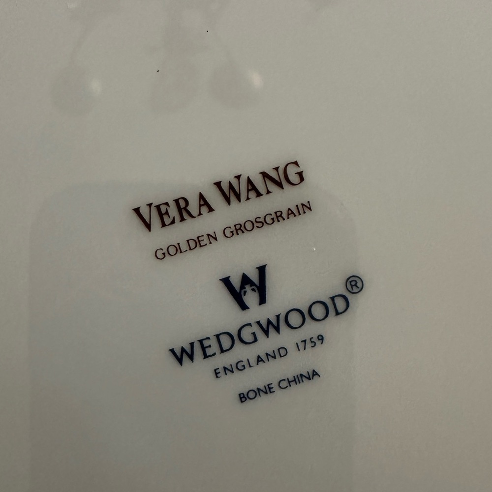 Vera Wang Wedgwood Grosgrain White and Gold Dinnerware Collection - Picture 4 of 5